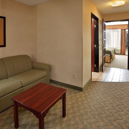 Spark By Hilton Lansing Экстерьер фото