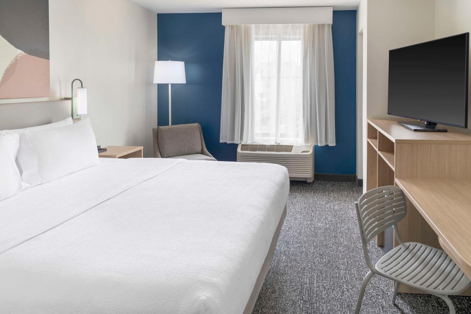 Spark By Hilton Lansing Экстерьер фото