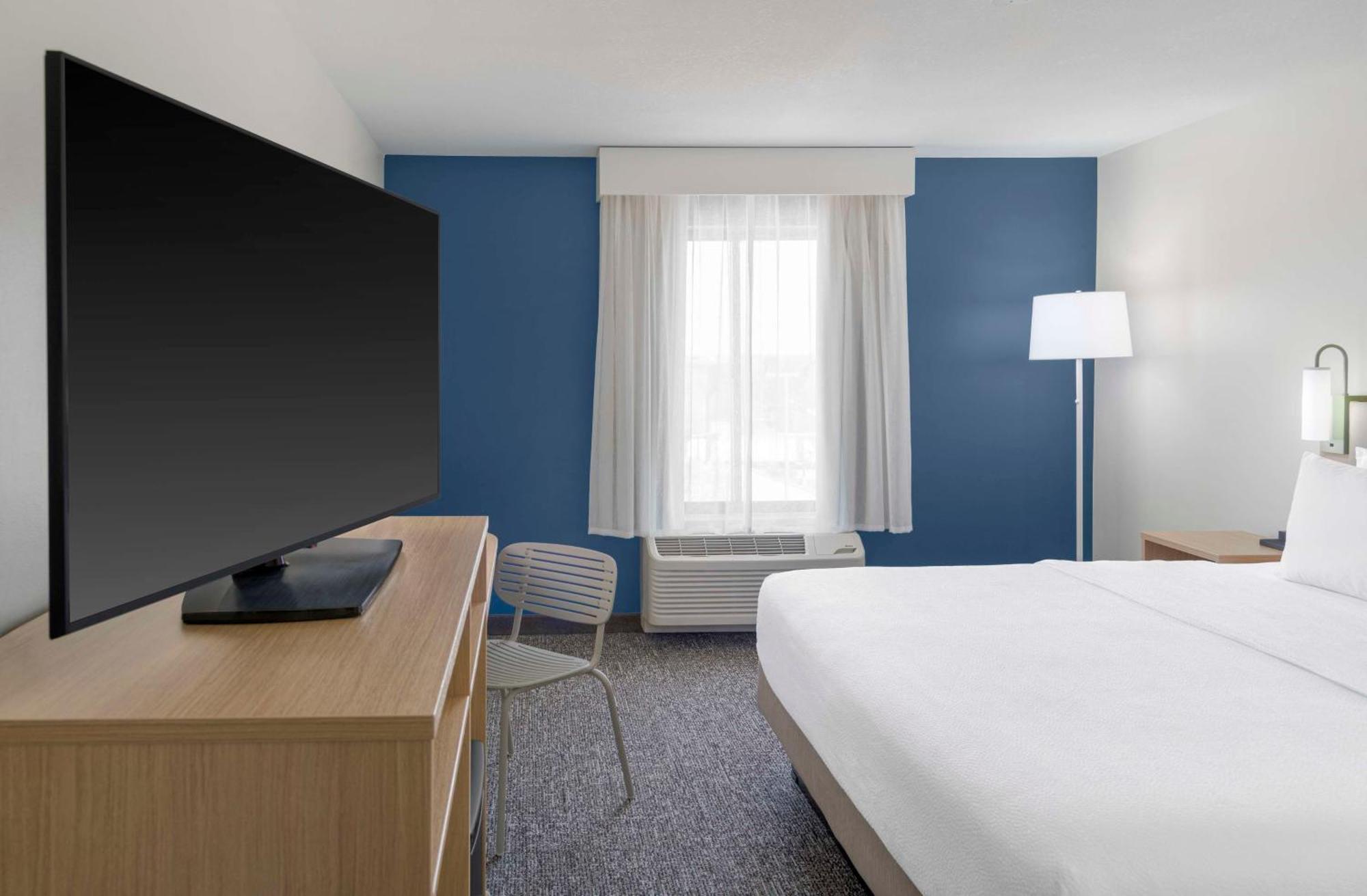 Spark By Hilton Lansing Экстерьер фото
