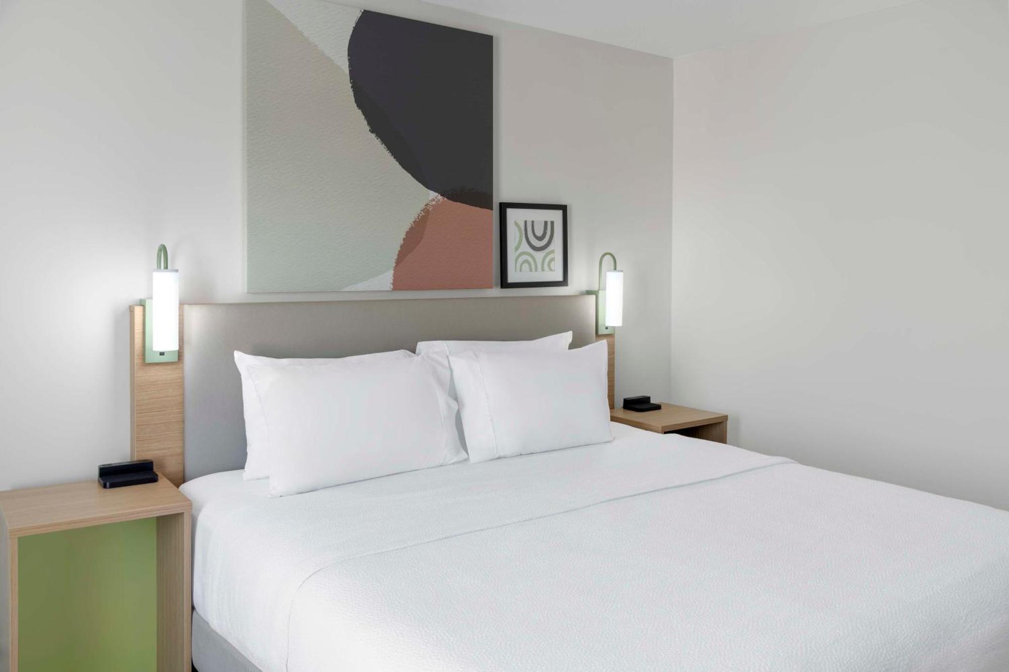 Spark By Hilton Lansing Экстерьер фото