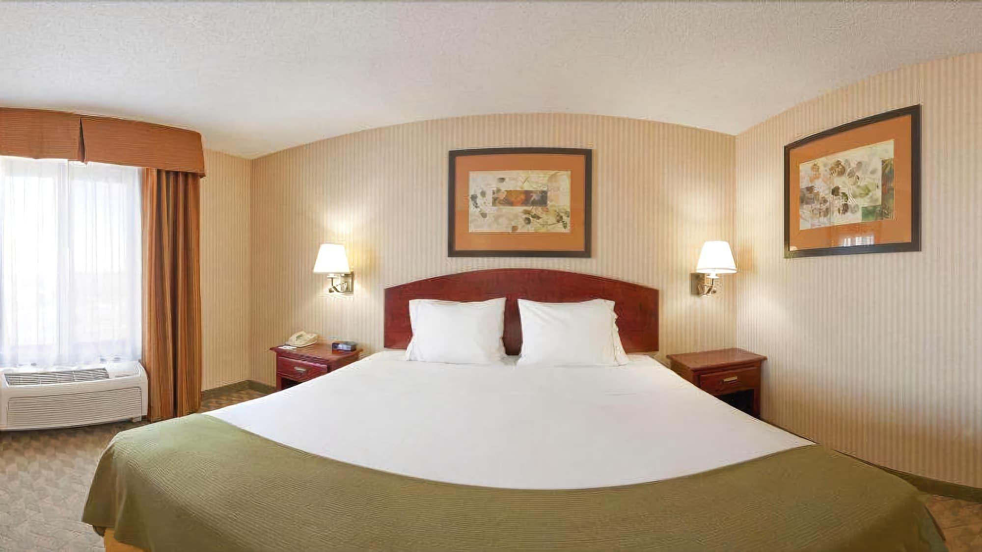 Spark By Hilton Lansing Экстерьер фото
